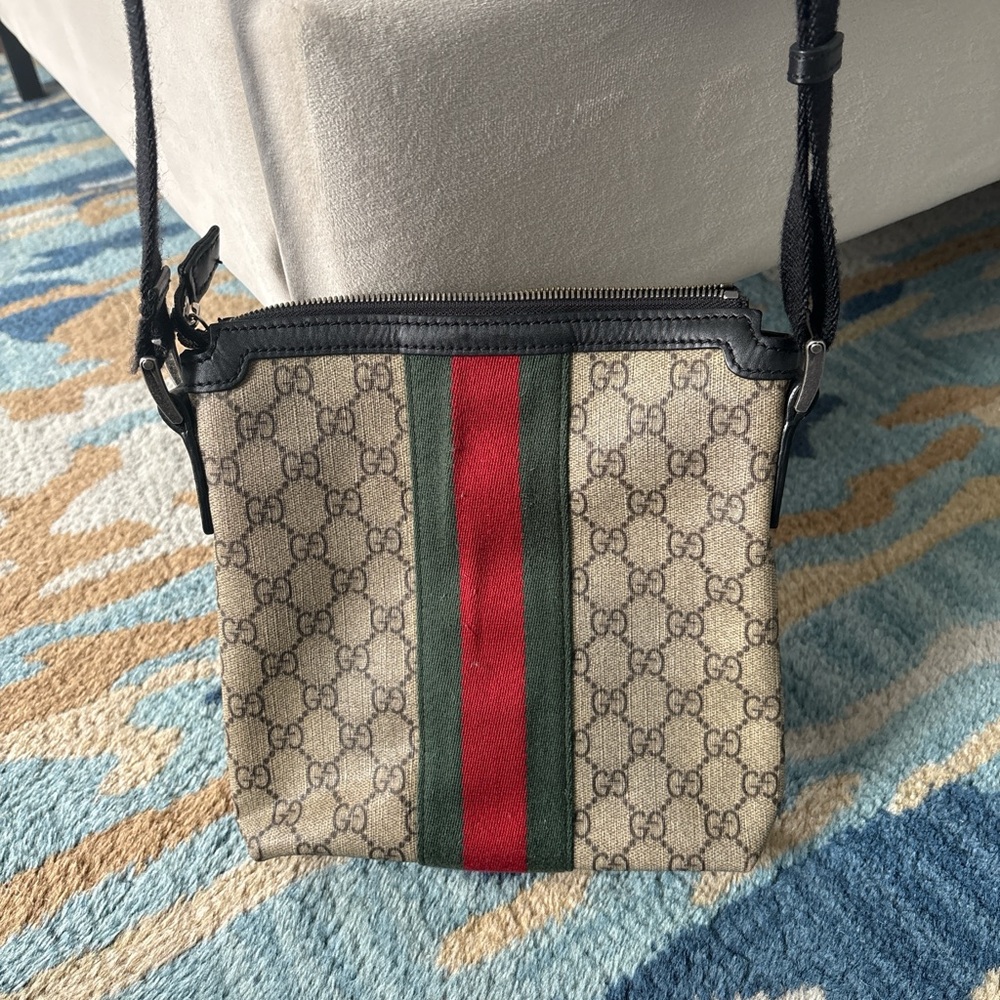 Gucci GG Supreme Flat Web Messenger Bag - Picture 5 of 9